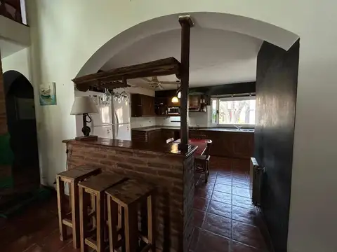Casa 5 ambientes con 4 baños