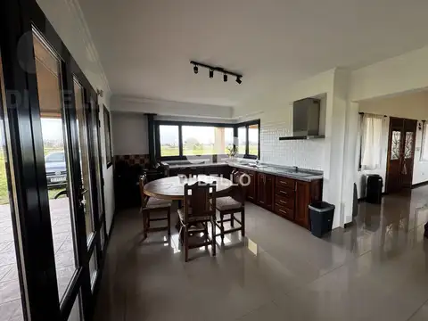 Casa 5 ambientes con 2 baños