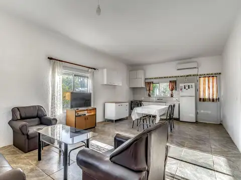 Casa 3 ambientes con 1 baño