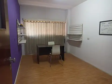 Oficina en Alquiler en Morón, $ 300.000