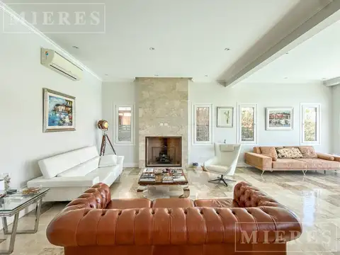 Casa en Alquiler con 2 cocheras