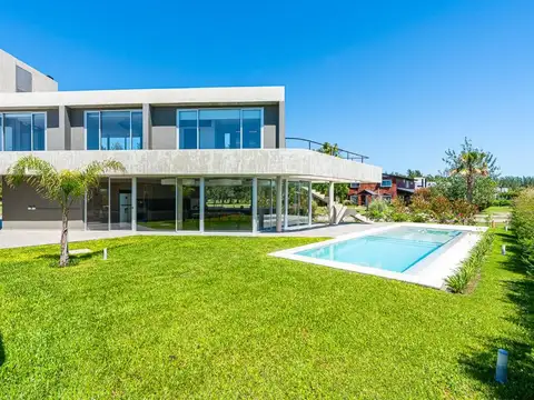 Casa en Puerto Roldan