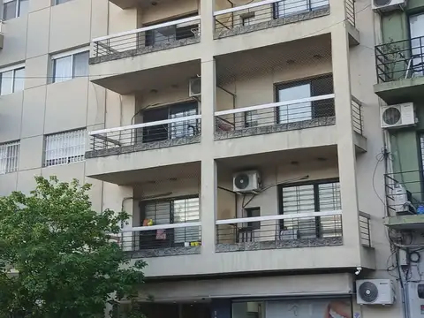 Espectacular monoambiente al frente con balcón SÚPER luminoso