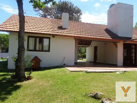 Casa 5 ambientes con 2 baños