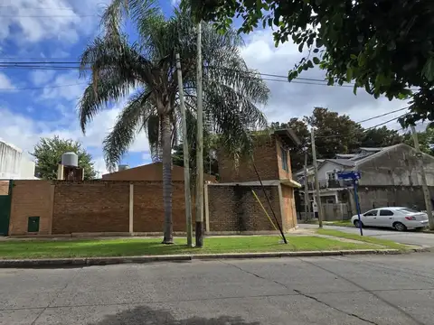 Casa ,Lote Propio con Depart. 2 Ambientes,venta I.Casanova.