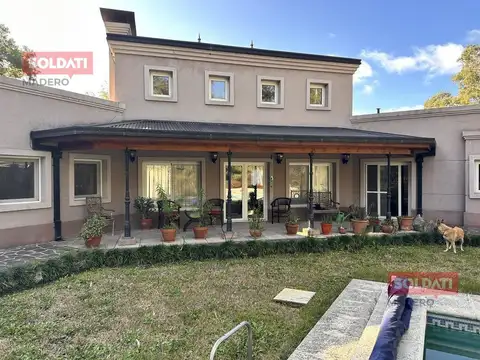 Casa en Alquiler con 8 cocheras