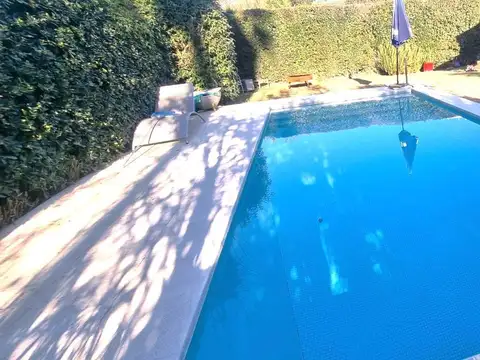 Casa en Venta con 3 cocheras