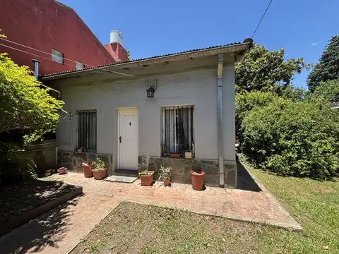 Casa 2 ambientes + departamento al fondo 3 cuadras estación