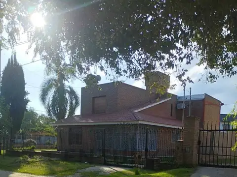 Venta Villa Allende  Dos Casas en Terreno Grande Zona Lomas Sur