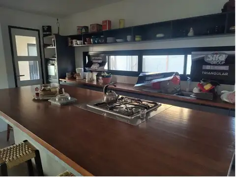 Casa 5 ambientes con 4 baños