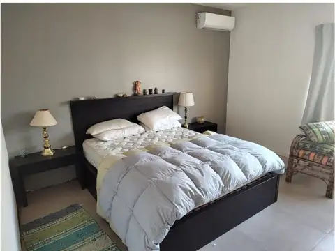 Casa en Alquiler Temporal con 3 cocheras