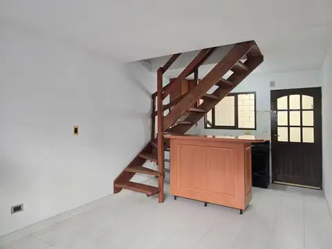 Depto Tipo Casa en Alquiler en Ramos Mejía, $ 650.000