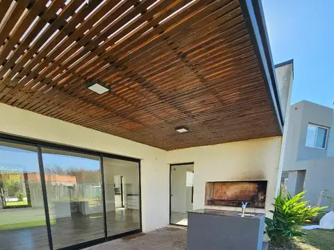Casa en Alquiler de 3 dormitorios