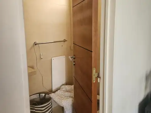 EXCELENTE PISO CON COCHERA FIJA - SIN MUEBLES