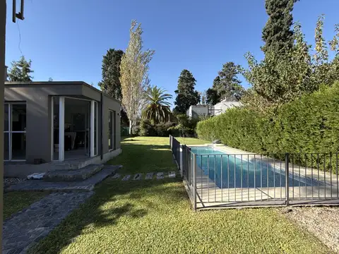 Casa 5 ambientes con 2 baños