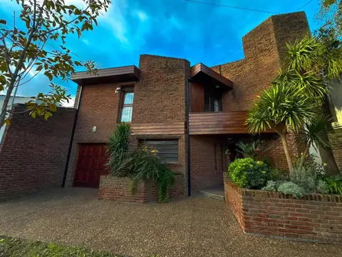 CASA 4 AMBIENTES CON PILETA Y QUINCHO