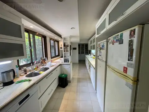 Casa 7 ambientes con 4 baños