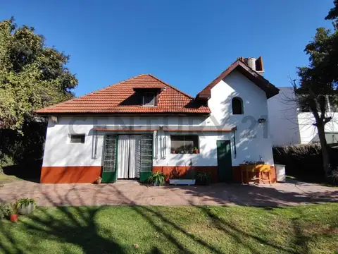 Casa 5 ambientes con 2 baños