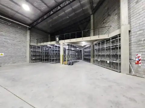 OFICINAS CON DEPOSITO SOBRE COLECTORA LOMA VERDE