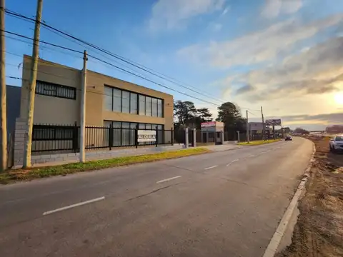 OFICINAS CON DEPOSITO SOBRE COLECTORA LOMA VERDE