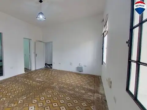 VENTA CASA 4 AMBIENTES EN SARANDÍ CON COCHERA