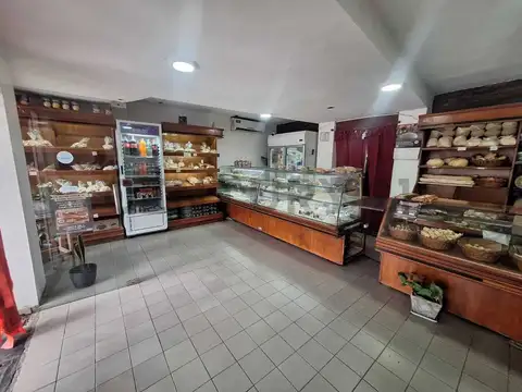 LOCAL FUNCIONANDO + DEPARTAMENTO + DEPOSITO EN VENTA, ENSENADA