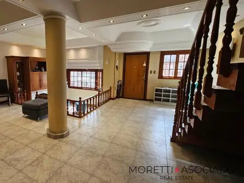 Casa en Venta con 4 cocheras