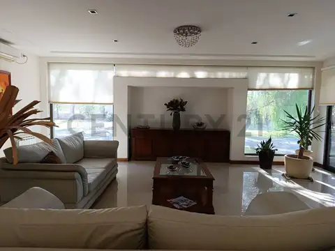 VENTA CASA 5 DORM CON PISCINA EN CAMPOS DEL VIRREY