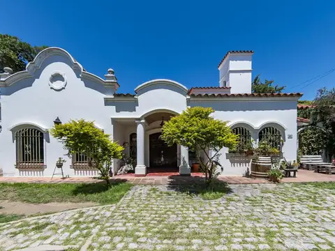 ¡Venta! Hermosa Casa en Villa Belgrano - 4 dormitorios más un loft ¡Con Escritura!