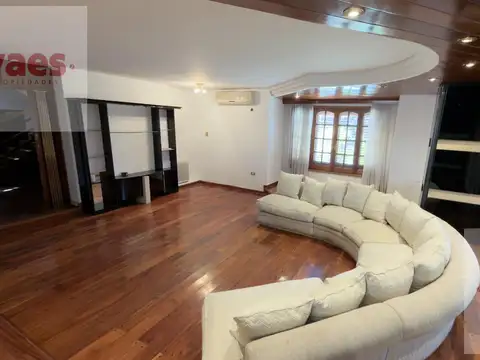 Casa en Venta con 4 cocheras