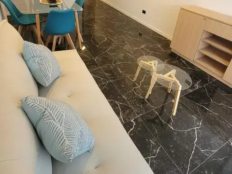 TRES AMBIENTES A LA CALLE  CON BALCON Y PATIO