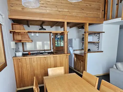Casa 4 ambientes con 2 baños
