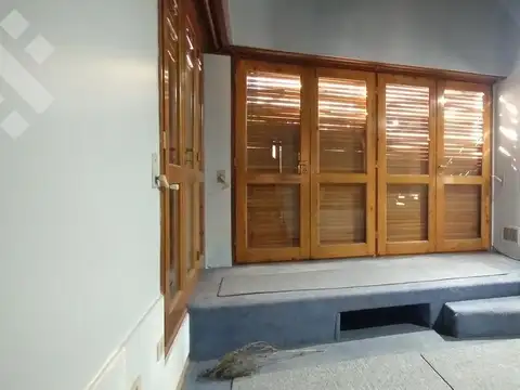 Casa en Alquiler con 1 cochera