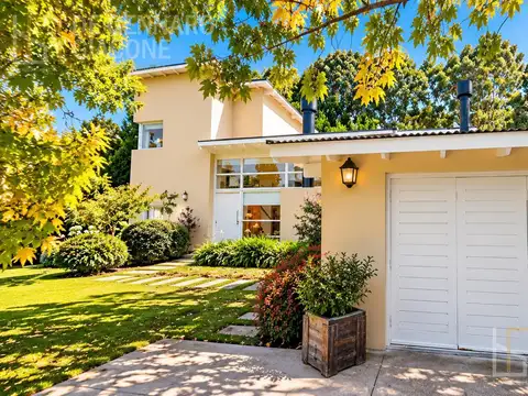 Casa en Venta con 2 cocheras