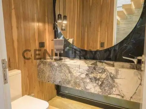 Casa 6 ambientes con 3 baños