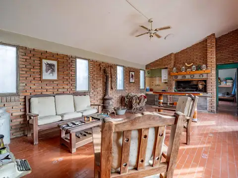 Casa en Venta con 2 cocheras