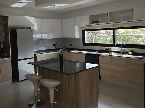 Casa 5 ambientes con 3 baños