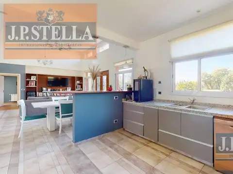 Casa 4 amb. - 253 m² Edif - Lote 2004 m² - CC Santa Irene