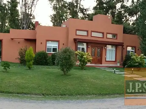 Av. Santa Irene  (calle interna)