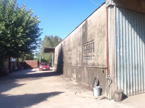 Excelente galpón de 506 m2 cubiertos