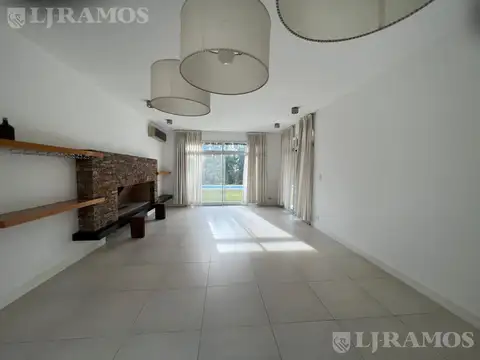 Casa con 3 dormitorios en alquiler en Los Sauces