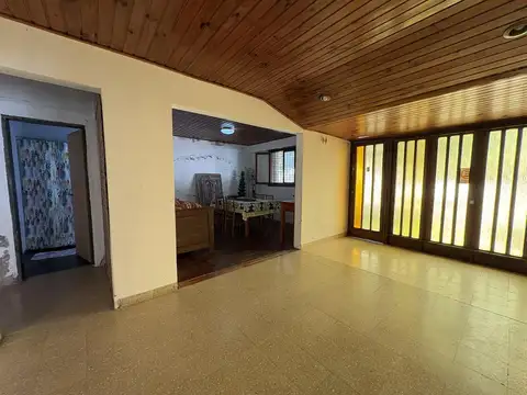 Casa 5 ambientes con 2 baños