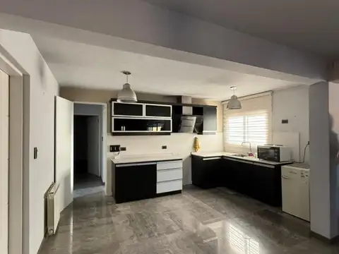 CASA EN VENTA- CONSTUCCIÓN Y MATERIALES DE PRIMERA