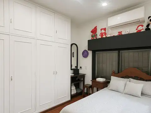 CASA EN VENTA A RECICLAR CON PATIO Y GAS