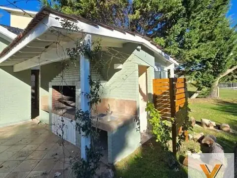 Casa en venta - 4 Dormitorios 3 Baños - 1193mts2 - Carilo