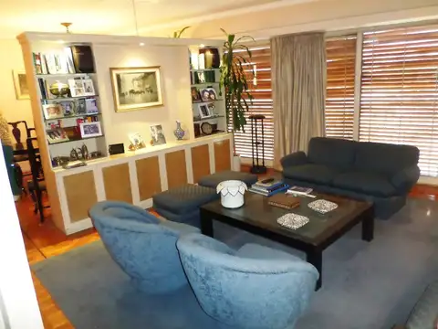 Impecable piso de 4 ambientes con dependencias de servicio, son 150,30 mc totales propios