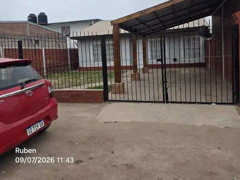 Casa 4 ambientes con 2 baños