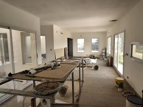 Casa 4 ambientes con 3 baños