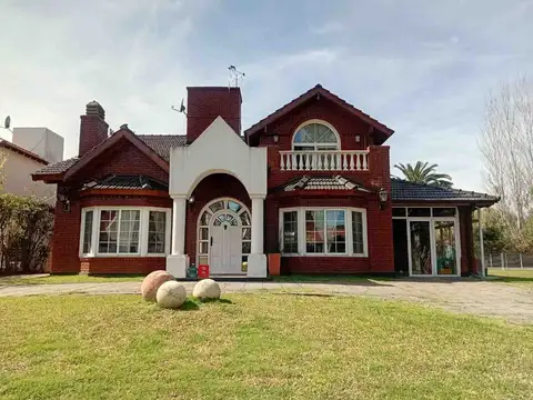 CASA EN VENTA EN COUNTRY BANCO PROVINCIA 5 AMB.