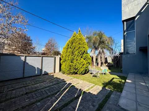 Casa 6 ambientes con 2 baños